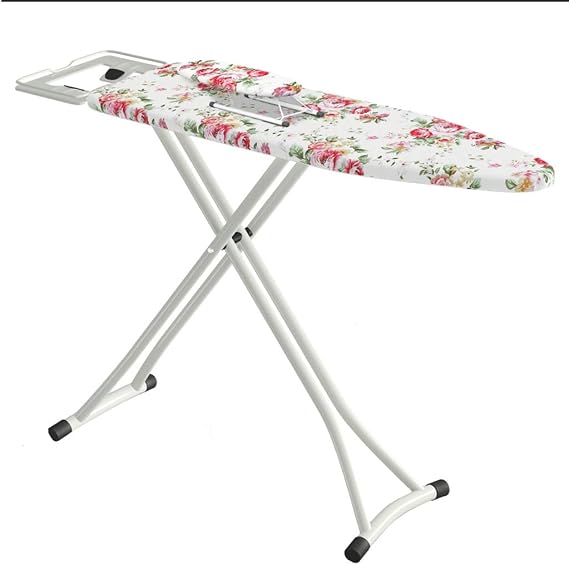 Generisch İç mekanlar için yer tasarrufu sağlayan bu ütü masası (110 x 30 cm) büyük, güçlendirilmiş bir ütü yüzeyi sunar ve yatak odasında yastık kılıflarını ve kıyafetleri ütülemek için idealdir.