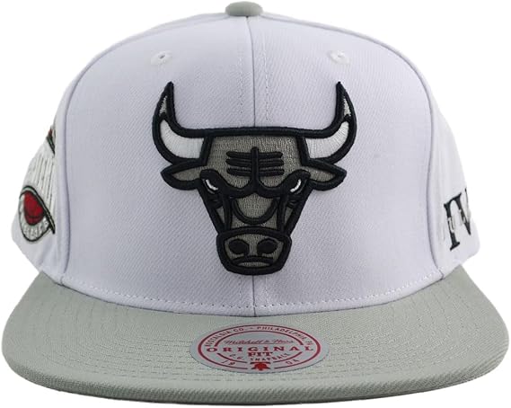 Mitchell & Ness Snapback Cap - CORE IV Chicago Bulls - One Size White