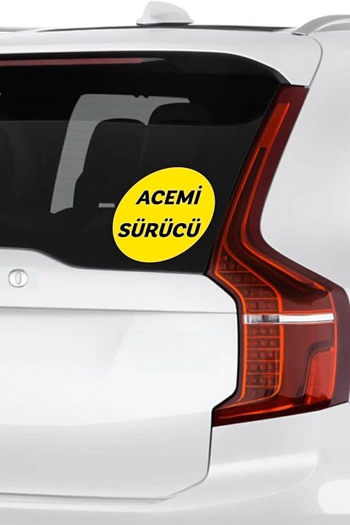 Parti Tasarla Sarı Zemin Üzerine Siyah Renk Acemi Sürücü Yazılı Sticker 15x15 Cm