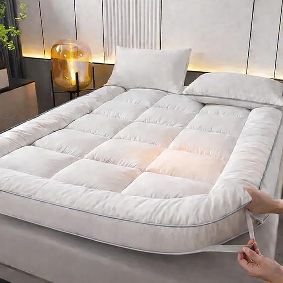 Mattress Topper King Size Bed - Extra Thick 4 Inches / 10cm Bounce Back with Elasticated Corner Straps Ultra Soft and Breathable, Hypoallergenic Comfy Bed Mattress Toppers (King)