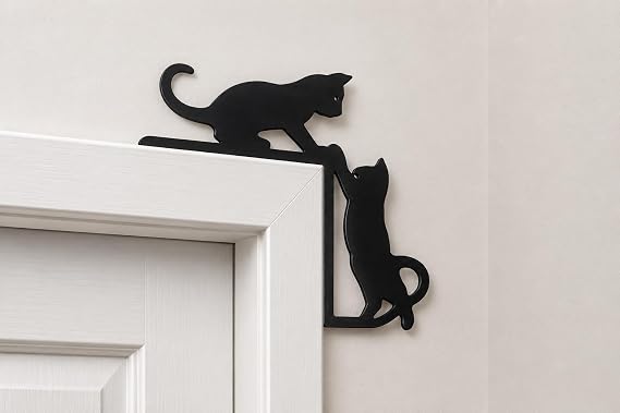Kapı ve Priz Köşesi Dekoru – Kedi Figürlü Dekoratif Duvar Süsü