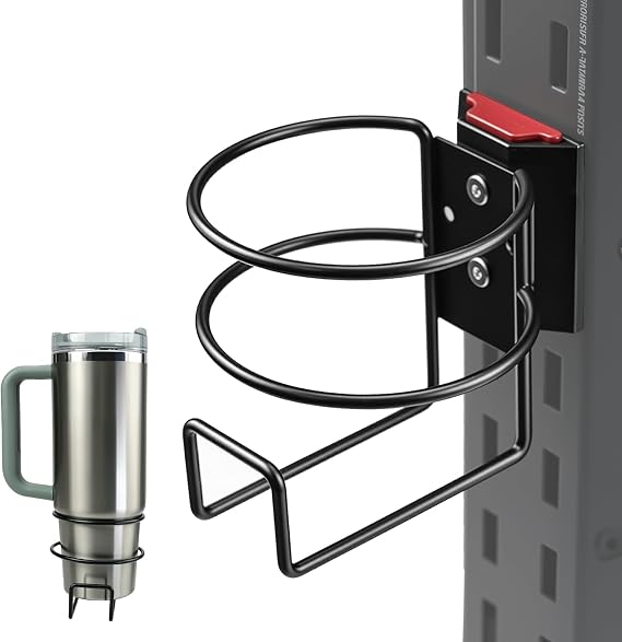 ToughBuilt StackTechツールボックスレール対応のカップホルダー。ドリル不要のクリップオン式ドリンクホルダー。ウォーターボトル、コーヒーカップ、缶用の安全な飲料マウント。頑丈な作業現場用アクセサリー。