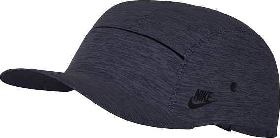 NIKE Fly Cap Unstructured Cap Made of Tech Fleece with Flat Peak