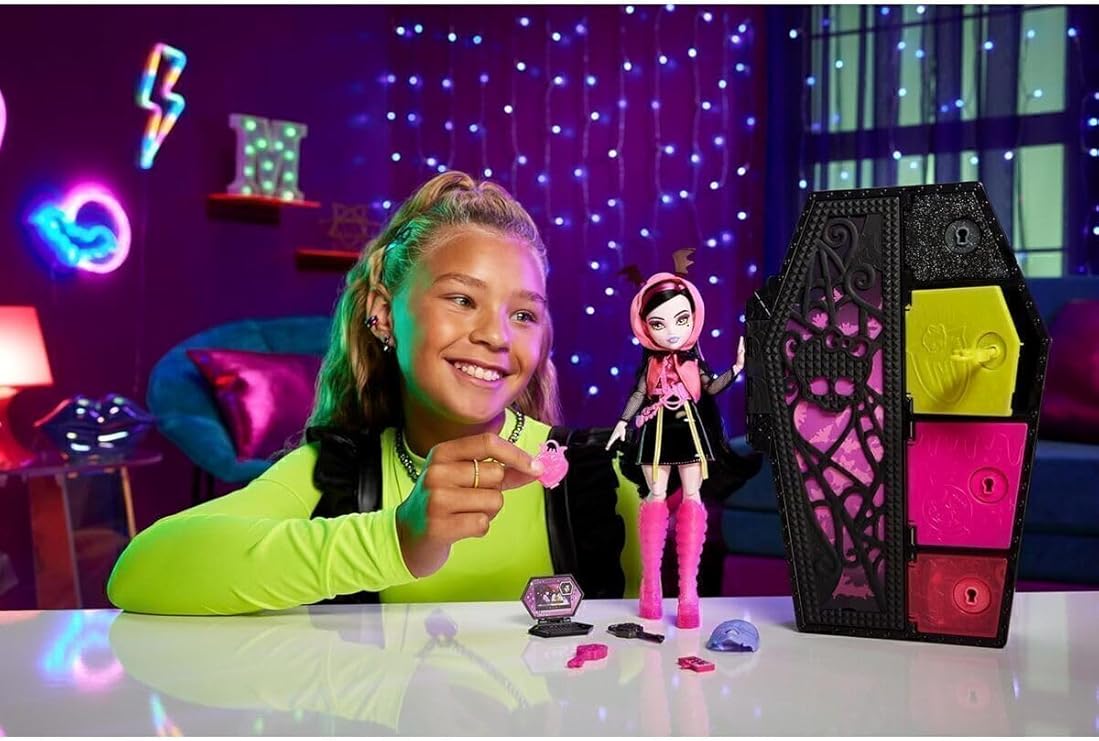 Monster High Draculaura Skulltimate Secrets Neon Frights Bebek ve Aksesuarları Seti