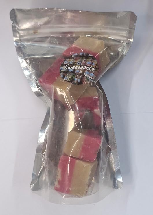SWEEEEEETZ - STRAWBERRY CHEESECAKE FUDGE - Pick and Mix Sweets - 1Kg Resealable Pouch