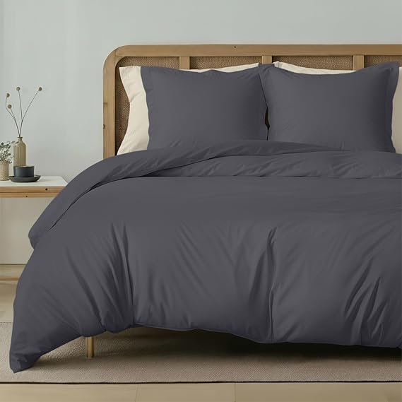 Utopia Bedding Set – 3 Piece Microfibre Bedding Set – Includes 1 Duvet Cover 240 x 220 cm with Secure Zip and 3 Pillowcases 65 x 65 cm with Envelope Closure (Grey)