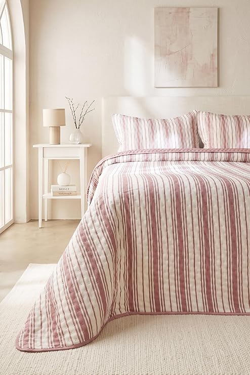 Ocean Home Textile Pamuklu Kapitoneli Bordo Renk Çizgi Desen Çift Kişilik Yatak Örtüsü Seti 1 Adet 250 x 230/2 Adet 50 x 70 cm