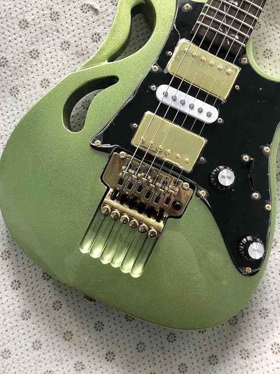 Custom 6 Strings Electric Guitar Basswood Body Maple Neck Frets 24 Gold Hardware HSH Pickup Bridge Tremolo