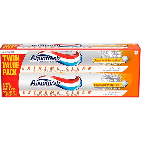 Aquafresh Extreme Clean Whitening Action Twin Pack Toothpaste, 5.6 Ounce