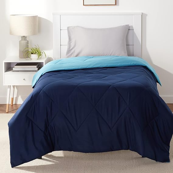 Amazon Basics Reversible Microfibre Coverless Duvet, Machine Washable Bedding Quilt, Diamond Stitching, 135 x 200 cm, Navy Blue/Sky Blue, for Single Bed