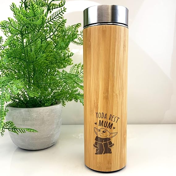 eBuyGB Personalised Bamboo Travel Flask, Baby Yoda Travel Mug, 500ml Star Wars Themed Coffee Mug Cup, Gifts for Mum from Daughter, Son (Yoda Best Mum)