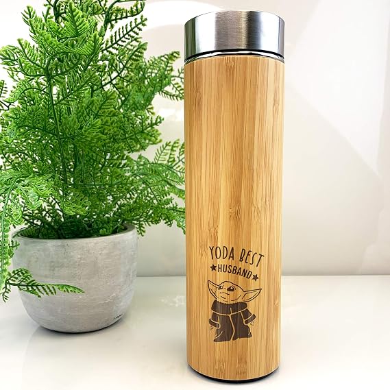 eBuyGB Personalised Bamboo Travel Flask, Baby Yoda Travel Mug, 500ml Star Wars Themed Coffee Mug Cup, Funny Gifts for Partner (Yoda Best Husband)