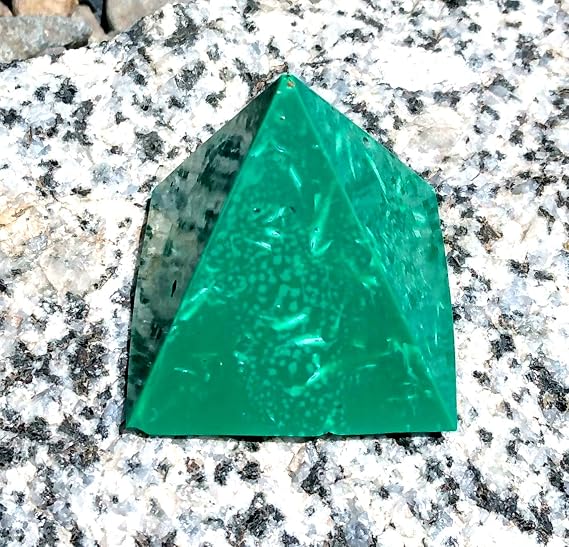 Pyramid Orgone Generator, Orgonite Energy Accumulator Tower Buster, EMF Protection (Green)