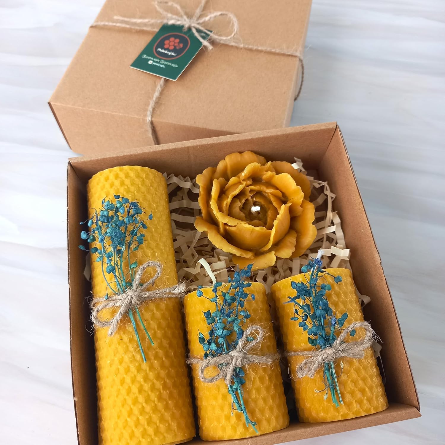 Petekoğlu Beeswax Candle Decorative Gift Box Set of 4 Natural Honeycomb Beeswax Candle Opened Rose Open rose with blue decoration [Energy Class A]