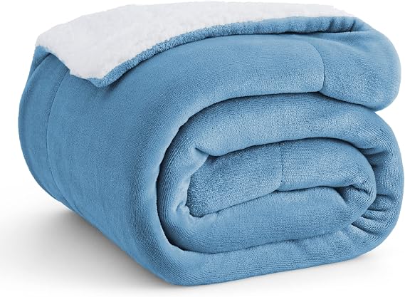 Bedsure Cuddly Blanket Fluffy Sofa Throw Light Blue – Small Sofa Blanket Throw and Living Room Blanket Made of Soft Fleece and Warm Sherpa Fleece Blanket 130 x 150 cm
